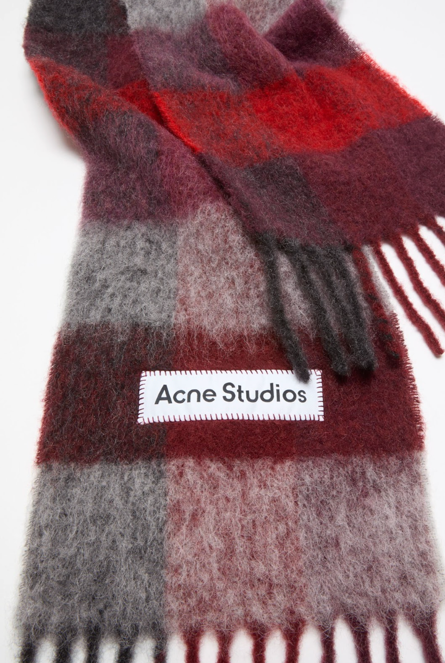 Doyles-AW25-Acne-Scarf